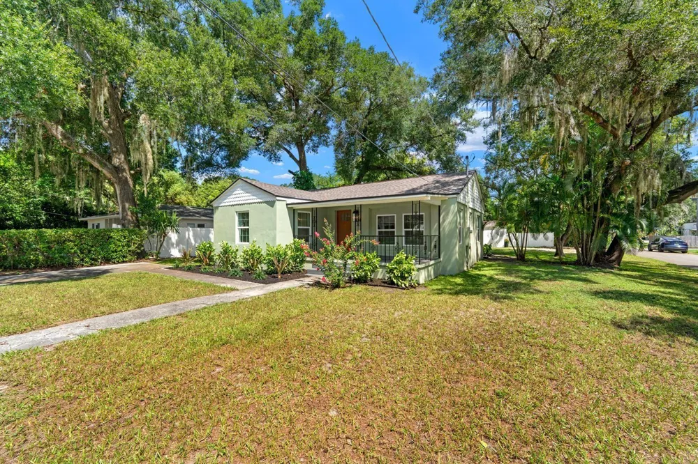 1230 E HENRY AVENUE Tampa, FL 33604