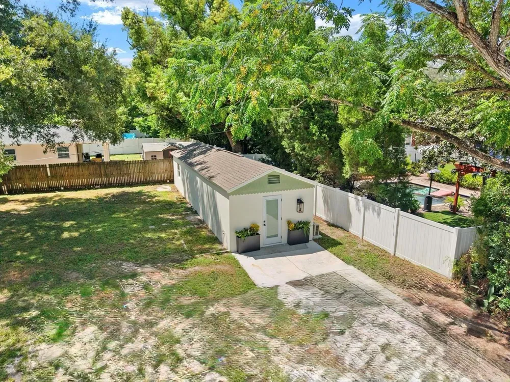 1230 E HENRY AVENUE Tampa, FL 33604