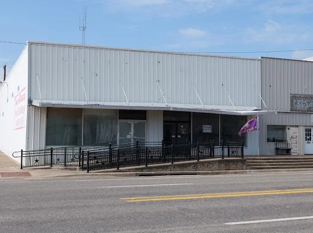 401 E Texas Avenue Mart, TX 76664