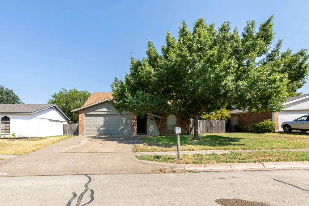 209 Pebblebrook Street Arlington, TX 76014