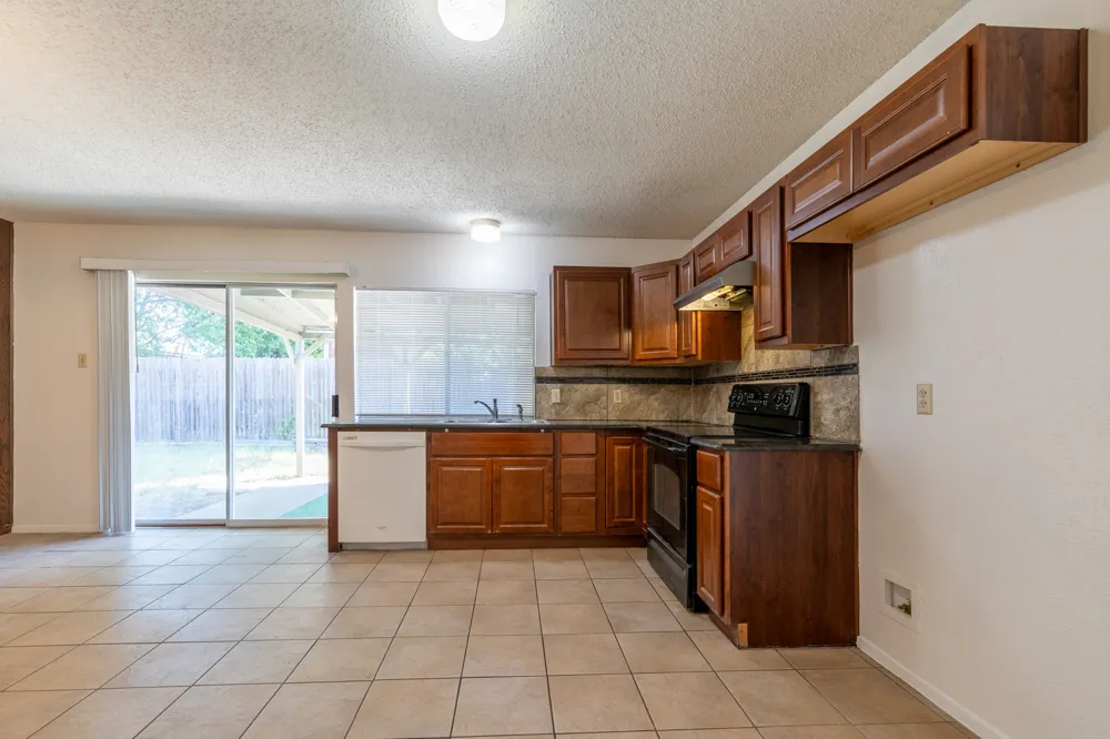 209 Pebblebrook Street Arlington, TX 76014