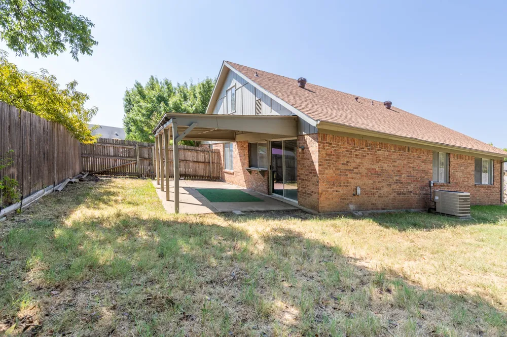209 Pebblebrook Street Arlington, TX 76014