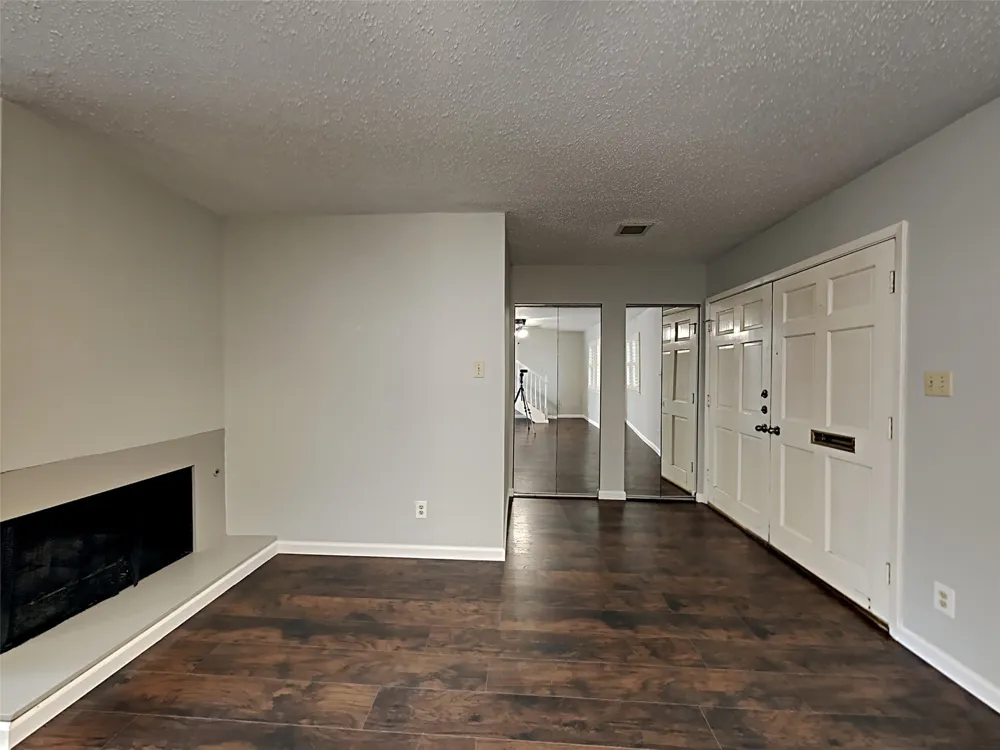 462 Westview Terrace Arlington, TX 76013