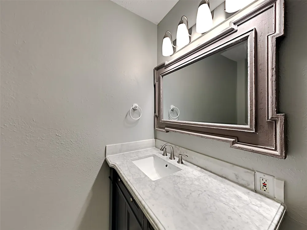 462 Westview Terrace Arlington, TX 76013