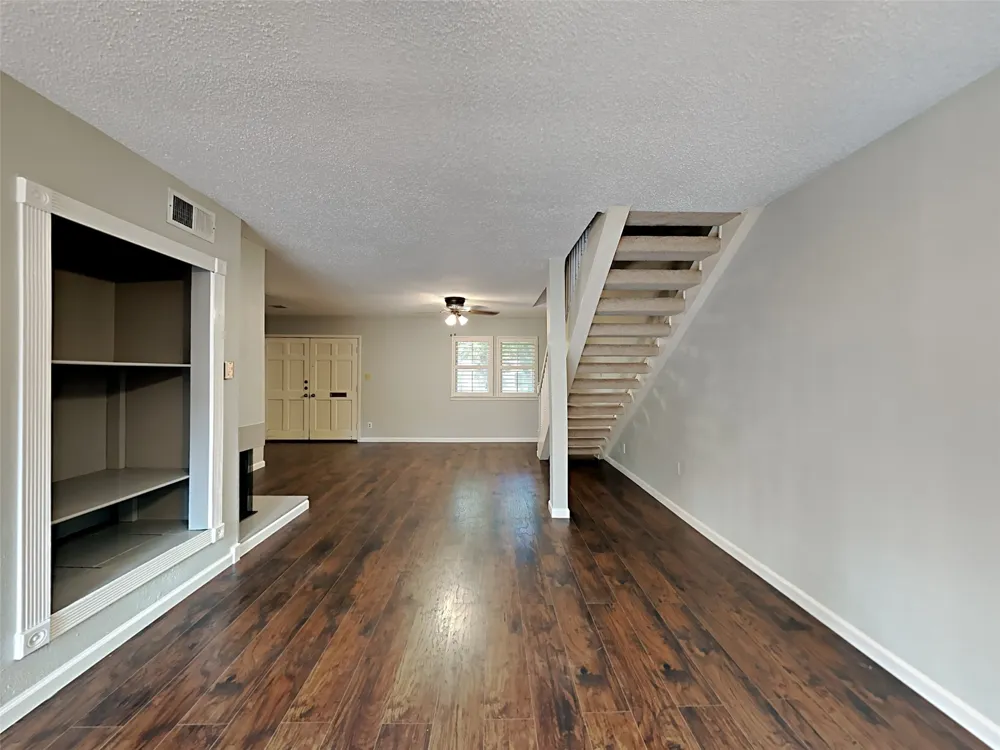 462 Westview Terrace Arlington, TX 76013