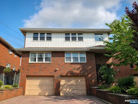 458 Lawn Avenue 2nd Floor