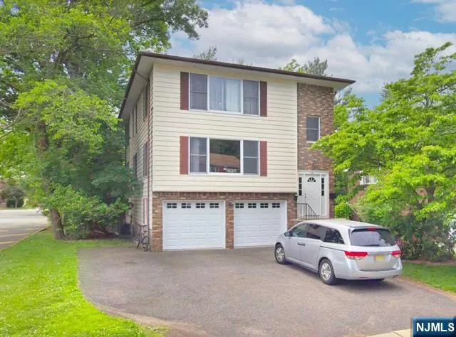 44 Newcomb Road Tenafly, NJ 07670