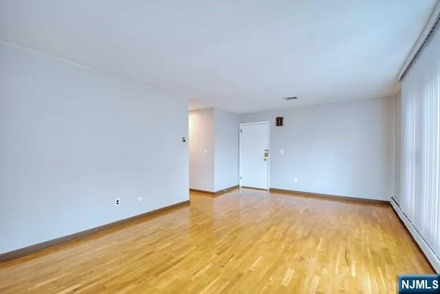 44 Newcomb Road Tenafly, NJ 07670