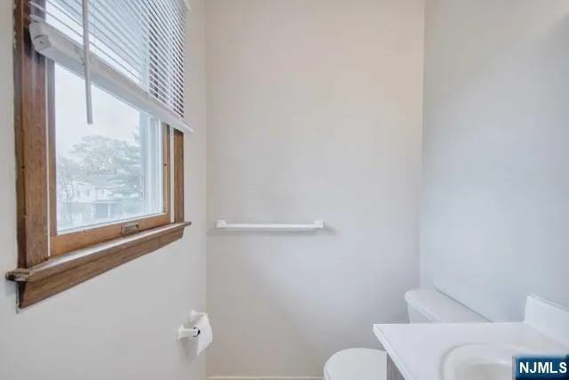 44 Newcomb Road Tenafly, NJ 07670