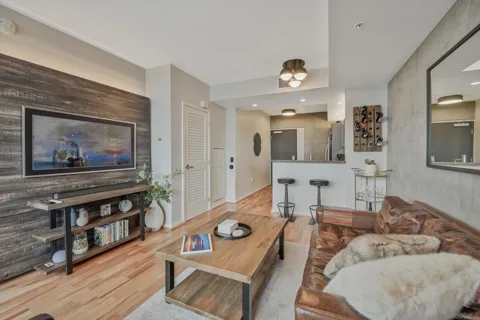 321 10Th Ave #1603