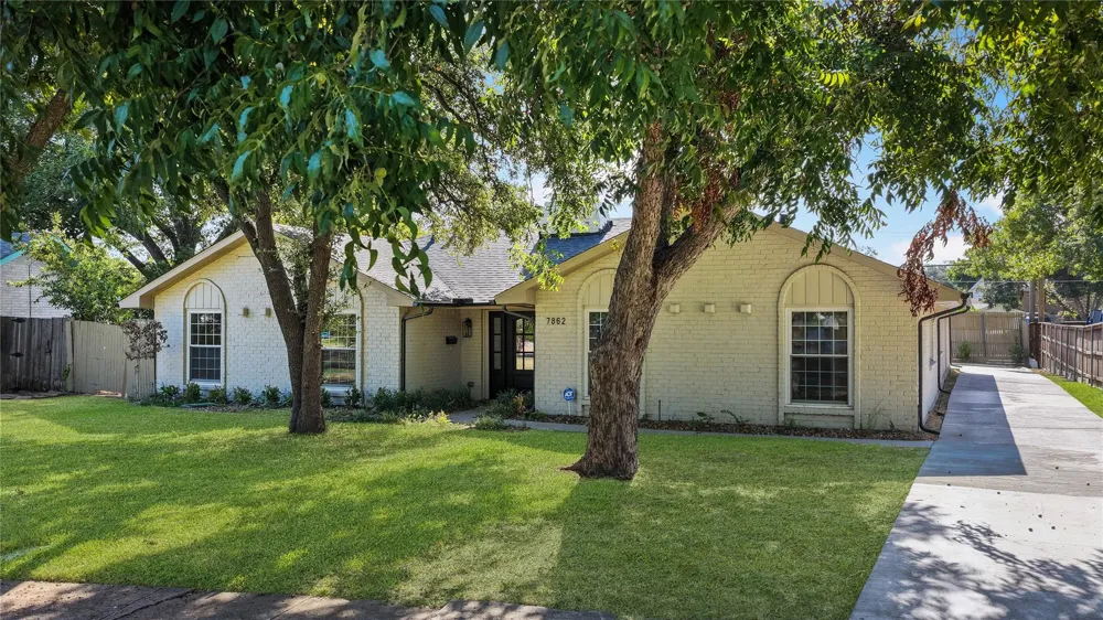 7862 La Verdura Drive Dallas, TX 75248