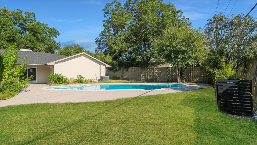 7862 La Verdura Drive Dallas, TX 75248