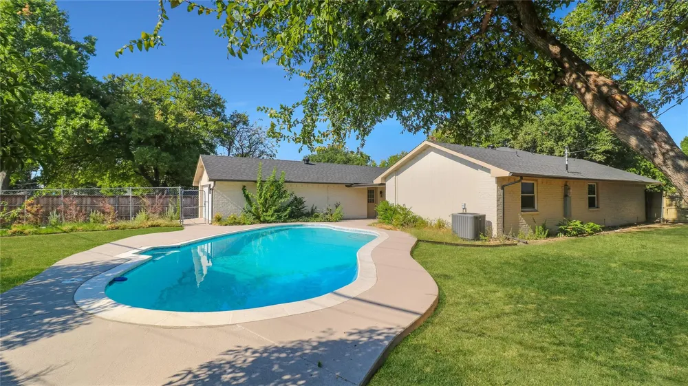 7862 La Verdura Drive Dallas, TX 75248