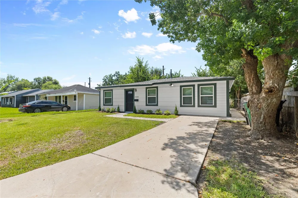 4838 Van Fleet Street Houston, TX 77033