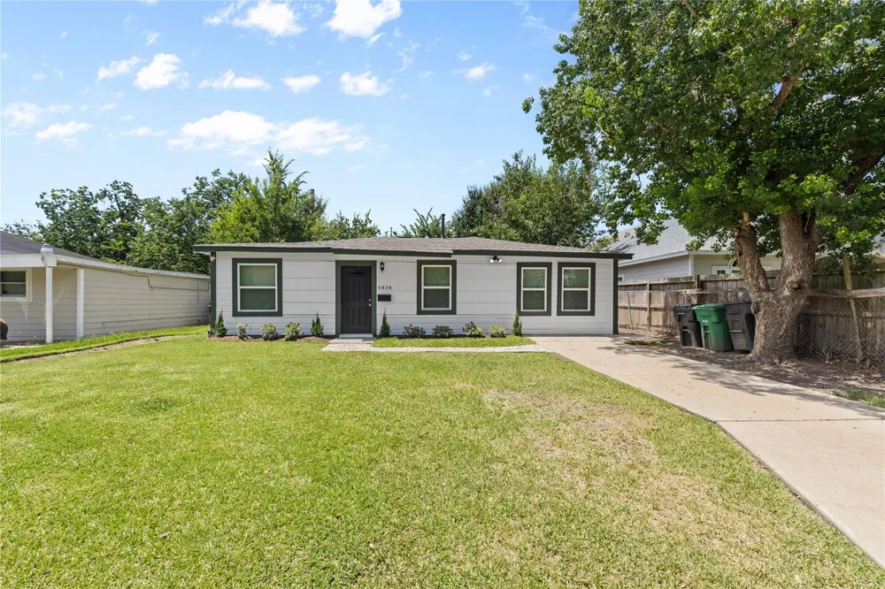 4838 Van Fleet Street Houston, TX 77033