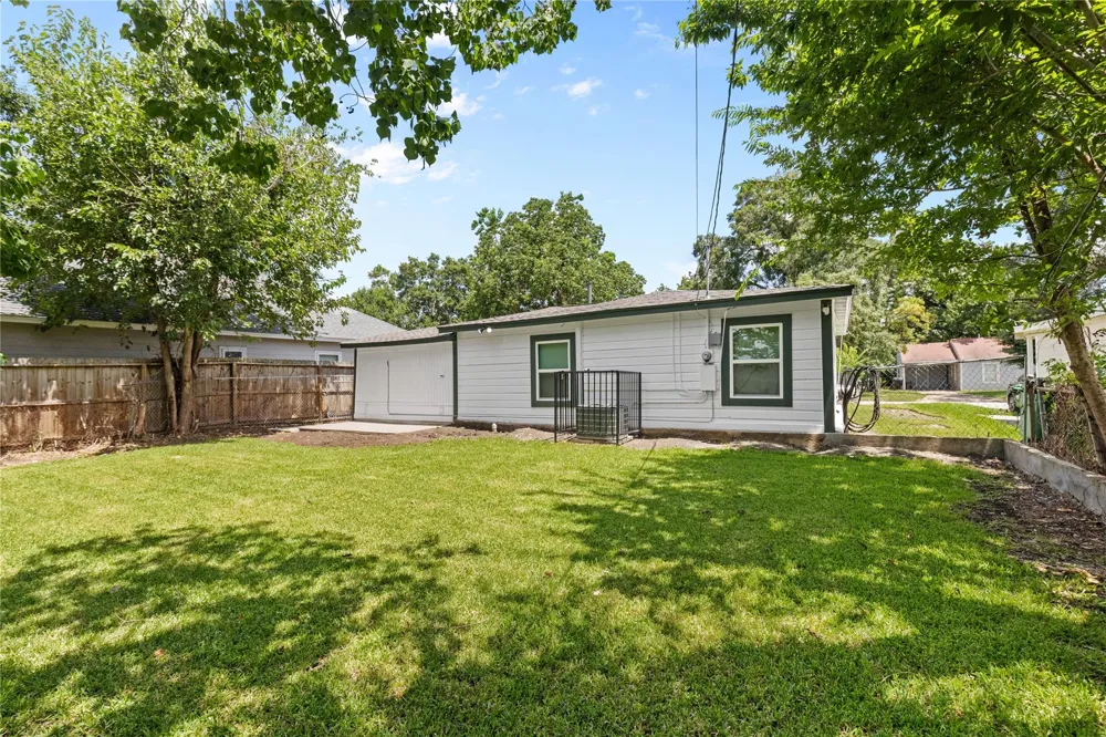 4838 Van Fleet Street Houston, TX 77033