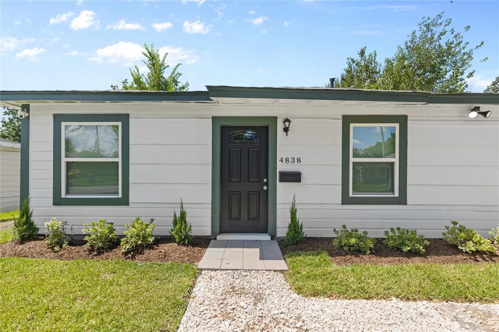 4838 Van Fleet Street Houston, TX 77033