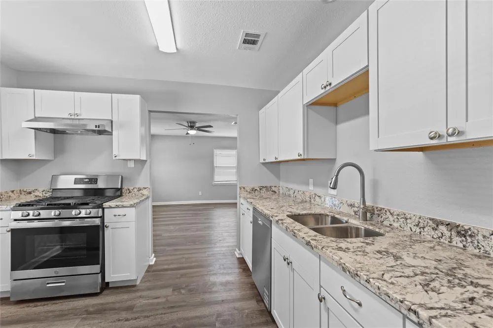4838 Van Fleet Street Houston, TX 77033