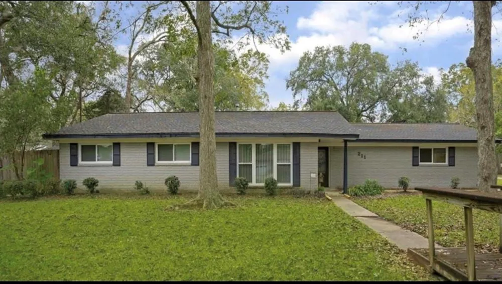 211 Van Winkle Street Lake Jackson, TX 77566