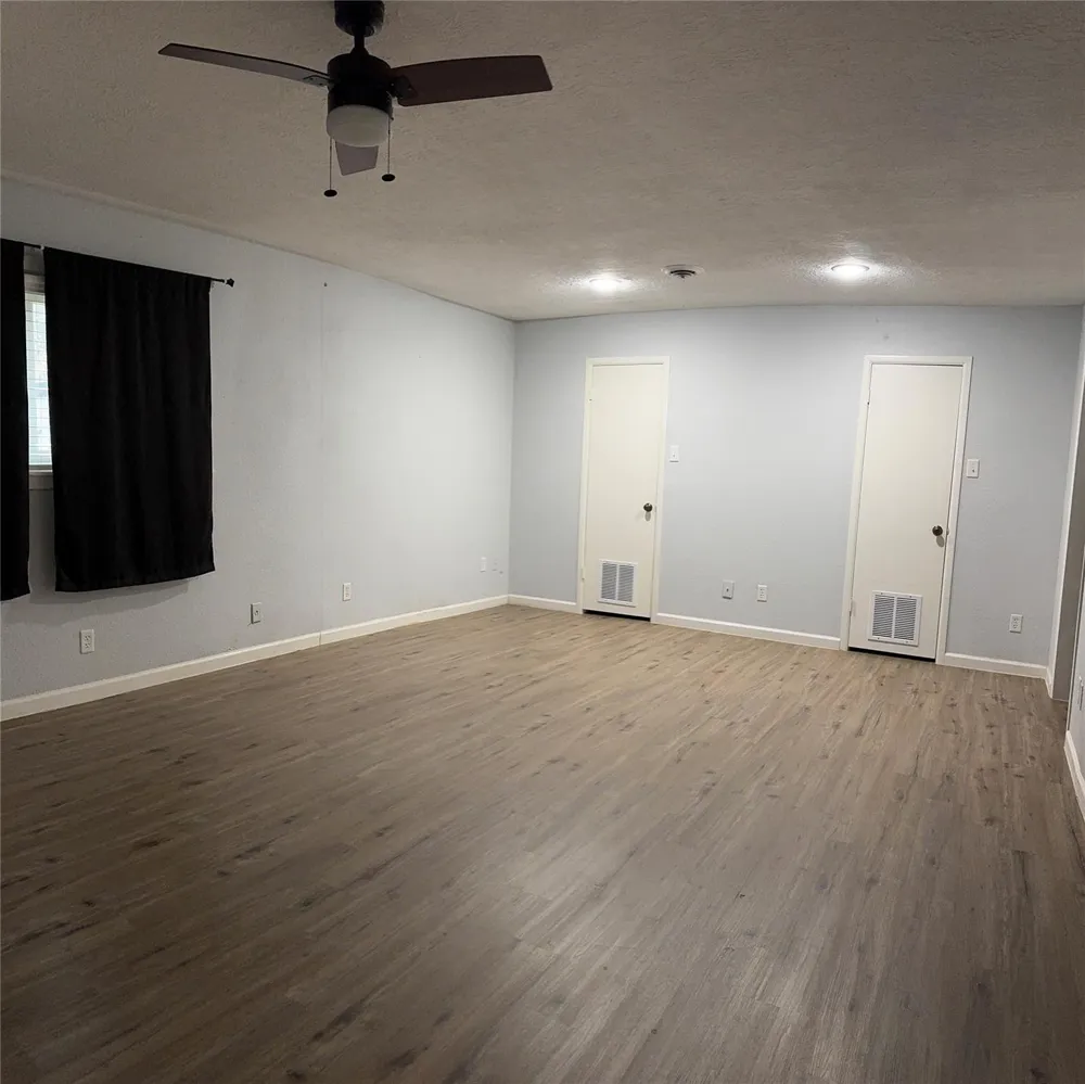 211 Van Winkle Street Lake Jackson, TX 77566
