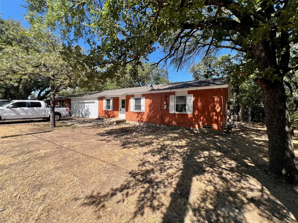 115 Burl Street Corinth, TX 76208