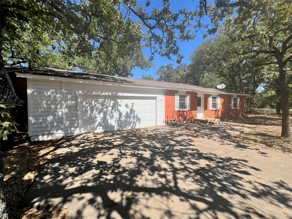 115 Burl Street Corinth, TX 76208
