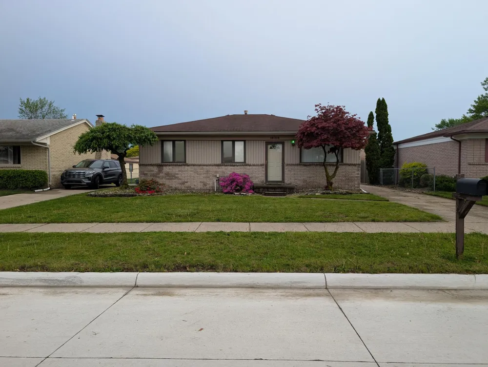 16318 Wellington Avenue Roseville, MI 48066