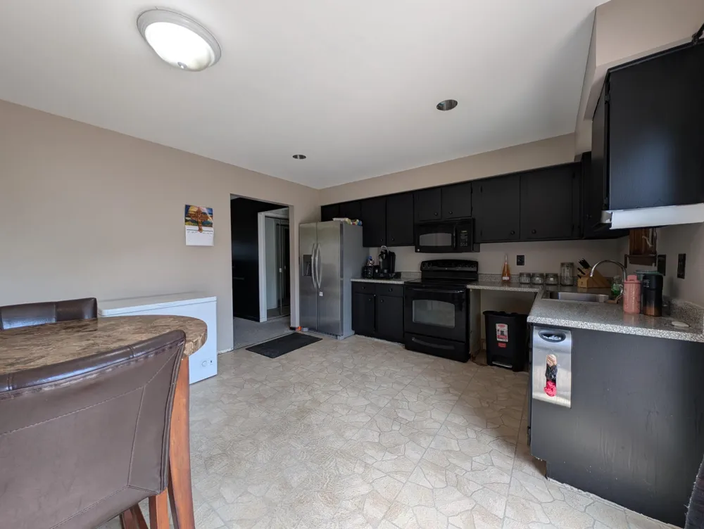 16318 Wellington Avenue Roseville, MI 48066