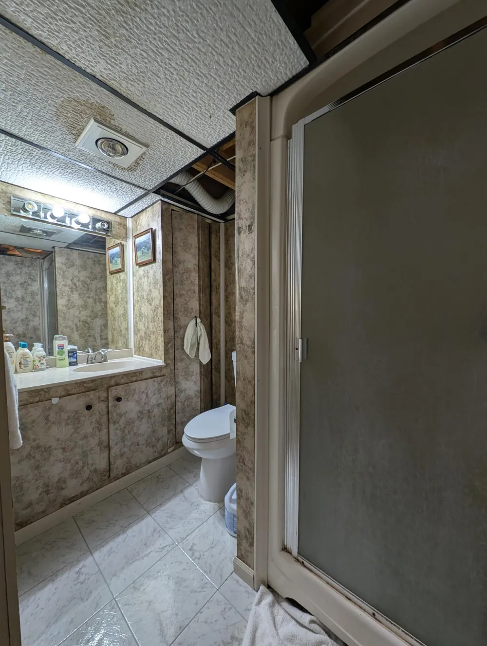 16318 Wellington Avenue Roseville, MI 48066