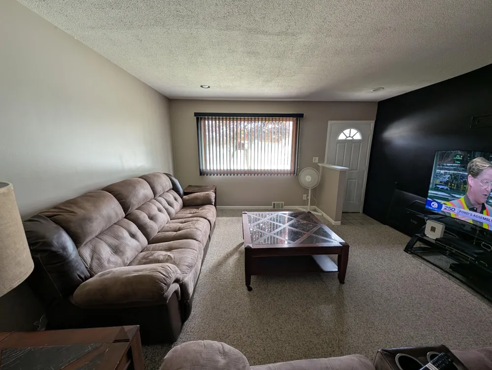 16318 Wellington Avenue Roseville, MI 48066