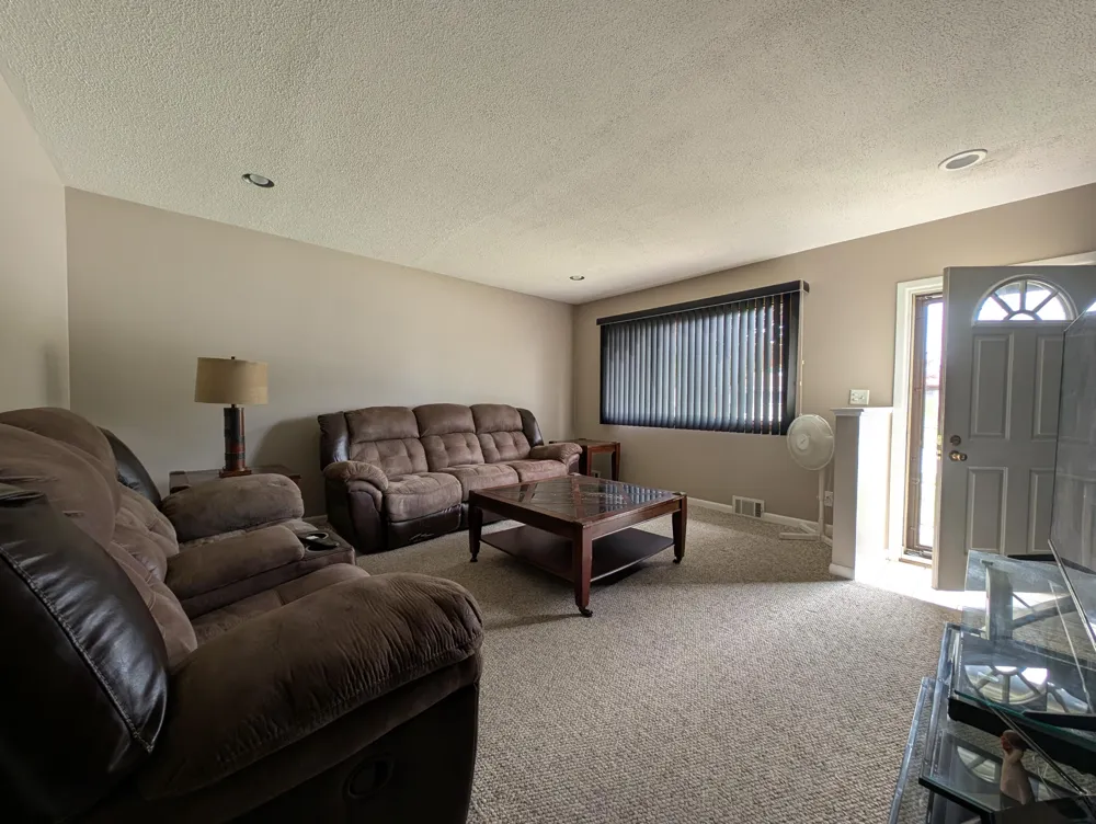 16318 Wellington Avenue Roseville, MI 48066