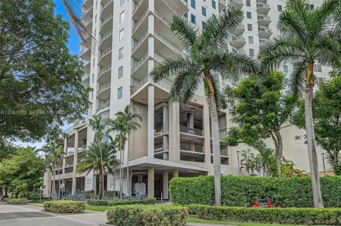 10 SW South River Dr #1106
