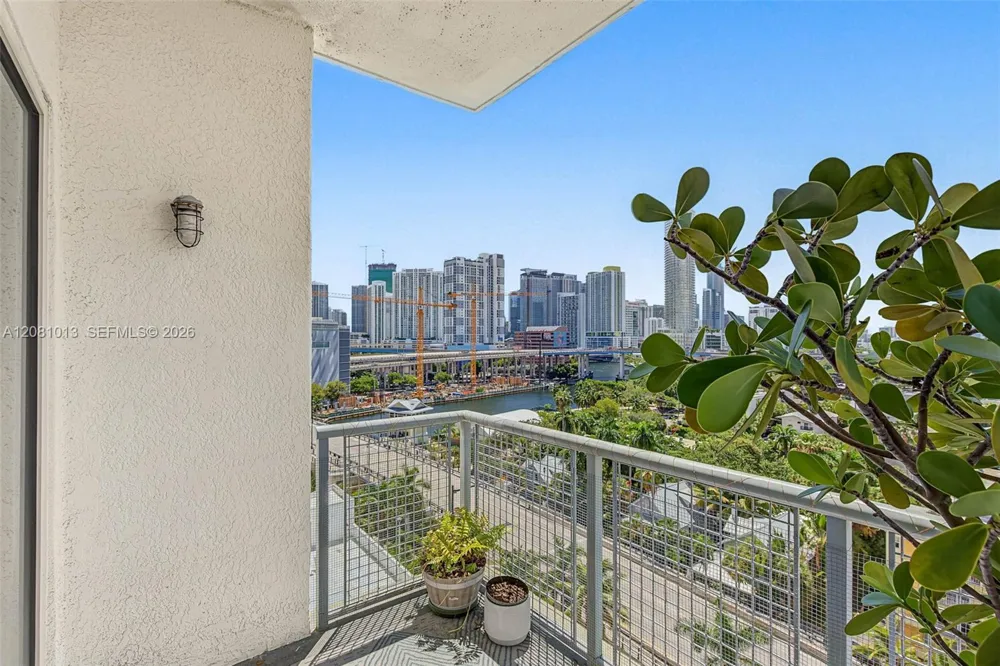 10 SW South River Dr #1106 Miami, FL 33130