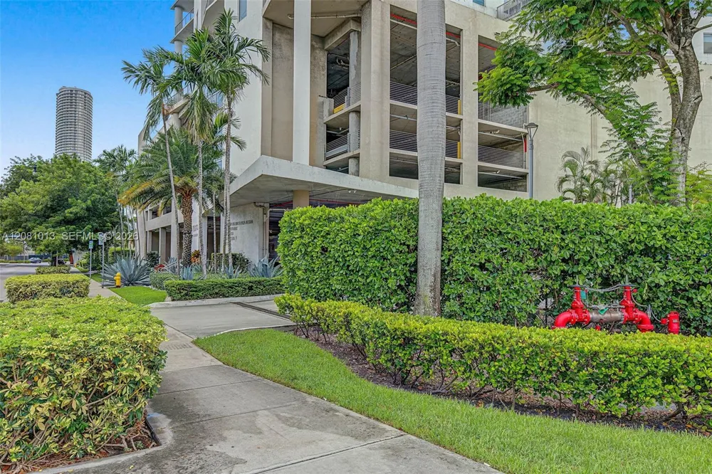 10 SW South River Dr #1106 Miami, FL 33130