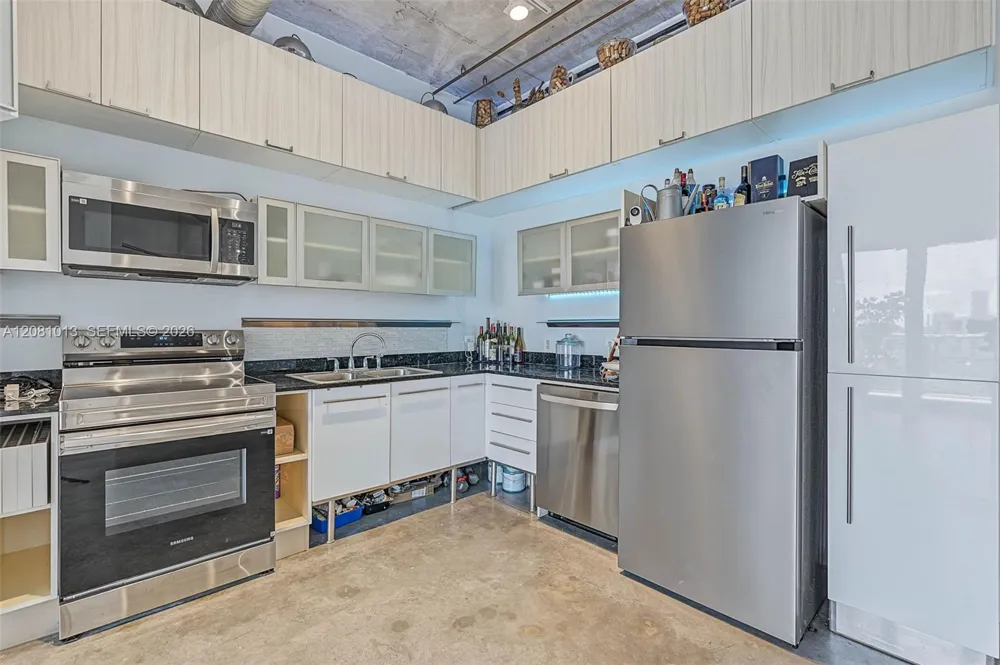 10 SW South River Dr #1106 Miami, FL 33130
