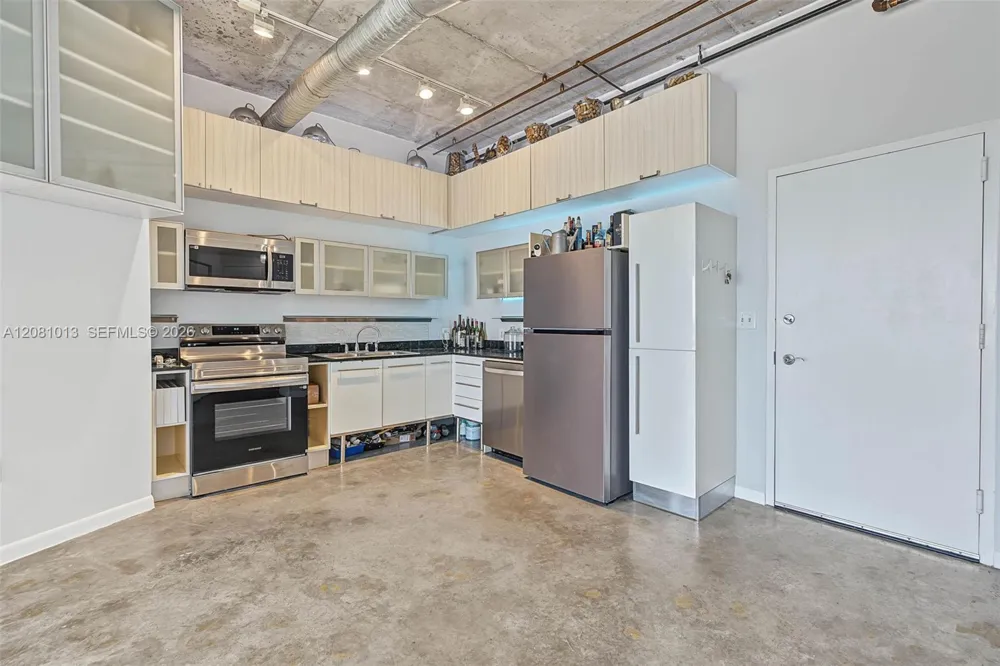 10 SW South River Dr #1106 Miami, FL 33130