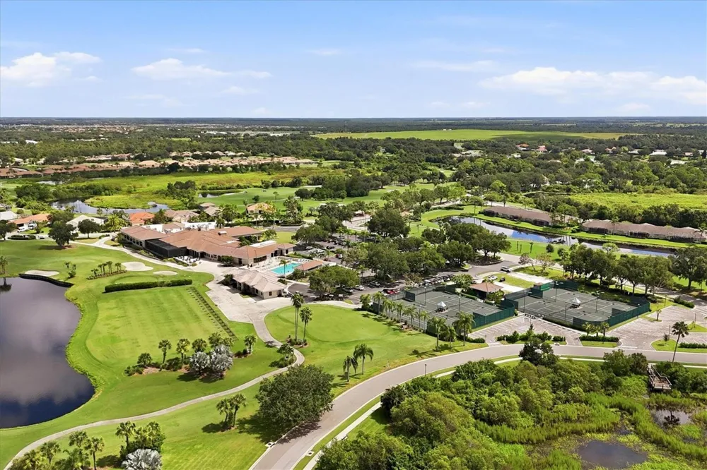 5221 MAHOGANY RUN AVENUE #224 Sarasota, FL 34241