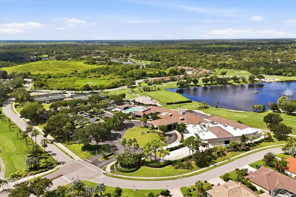 5221 MAHOGANY RUN AVENUE #224 Sarasota, FL 34241