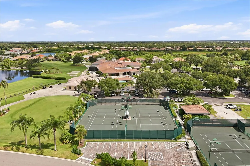 5221 MAHOGANY RUN AVENUE #224 Sarasota, FL 34241
