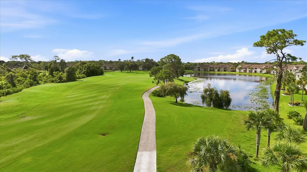 5221 MAHOGANY RUN AVENUE #224 Sarasota, FL 34241