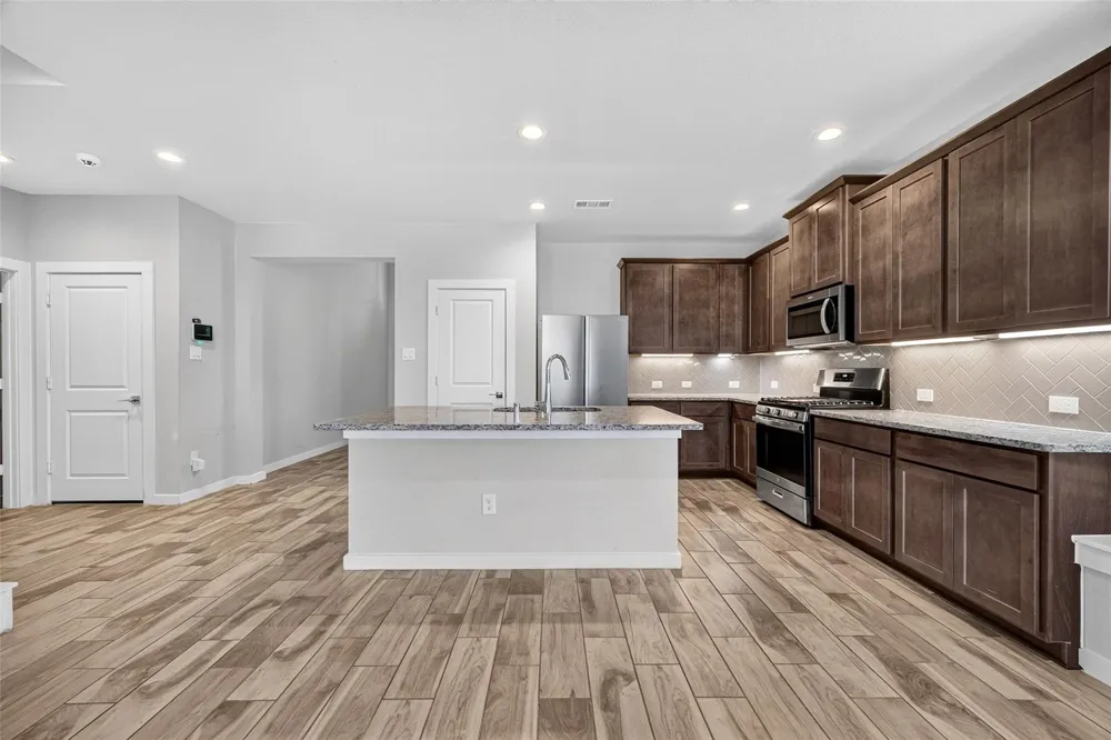 11319 Youngquist Drive Mont Belvieu, TX 77535