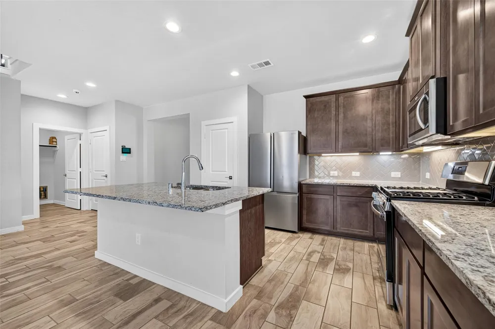 11319 Youngquist Drive Mont Belvieu, TX 77535