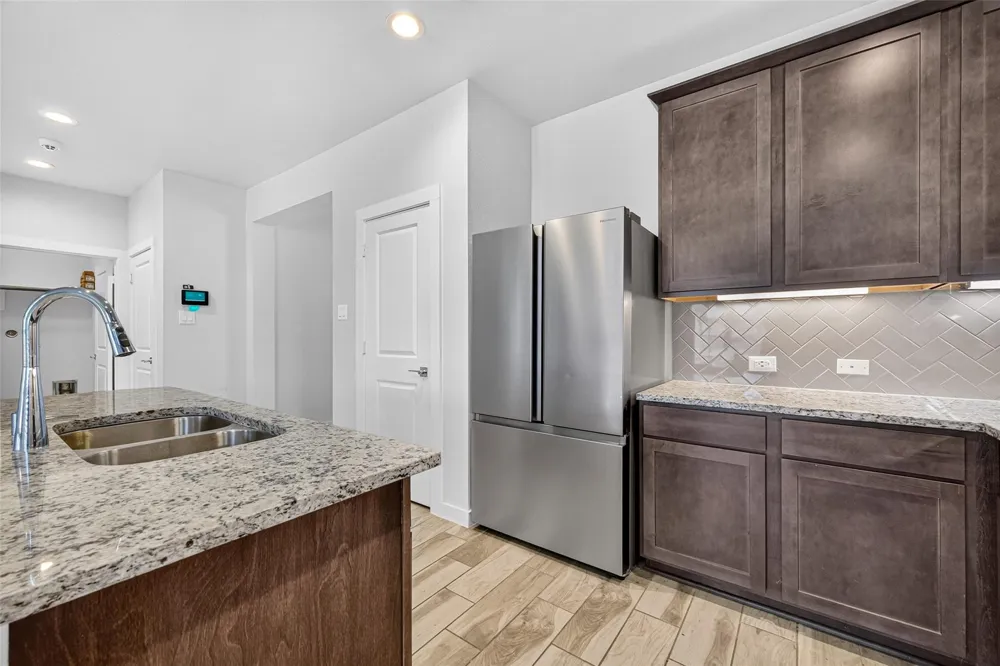 11319 Youngquist Drive Mont Belvieu, TX 77535