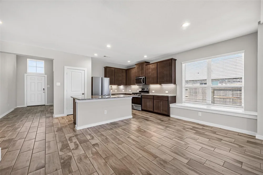 11319 Youngquist Drive Mont Belvieu, TX 77535