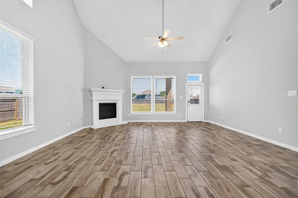 11319 Youngquist Drive Mont Belvieu, TX 77535