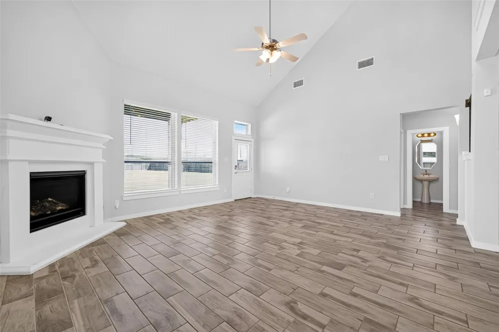 11319 Youngquist Drive Mont Belvieu, TX 77535
