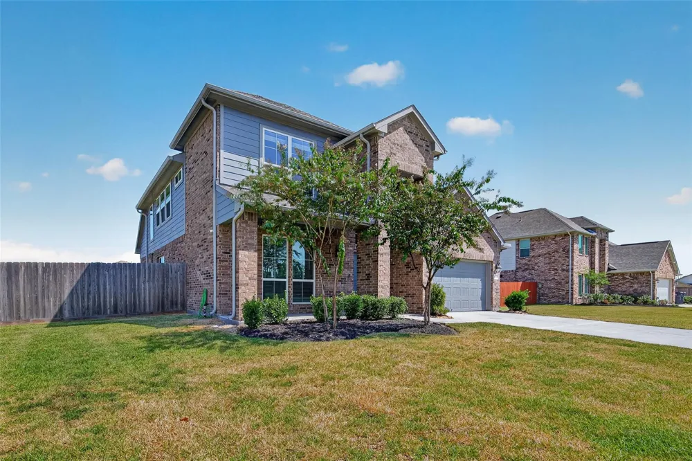 11319 Youngquist Drive Mont Belvieu, TX 77535