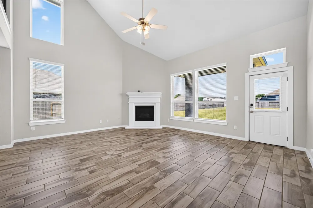 11319 Youngquist Drive Mont Belvieu, TX 77535