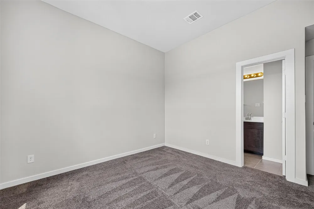 11319 Youngquist Drive Mont Belvieu, TX 77535