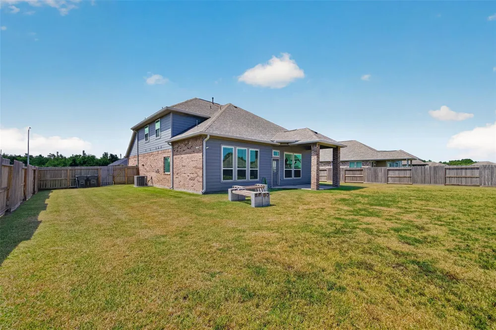 11319 Youngquist Drive Mont Belvieu, TX 77535